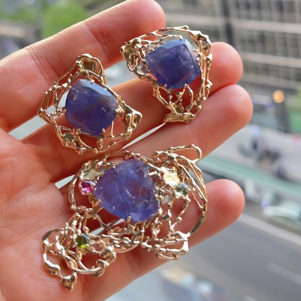 
                  
                    Laurenti bespoke tanzanite sculptural earrings set in hand-sculpted 18K yellow gold.
                  
                