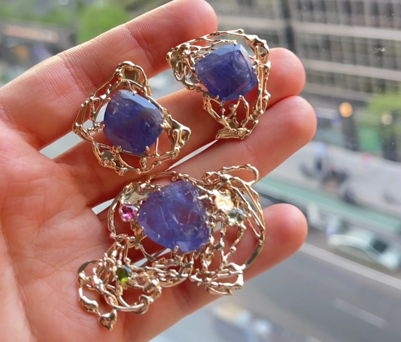 Laurenti bespoke tanzanite sculptural earrings set in hand-sculpted 18K yellow gold.