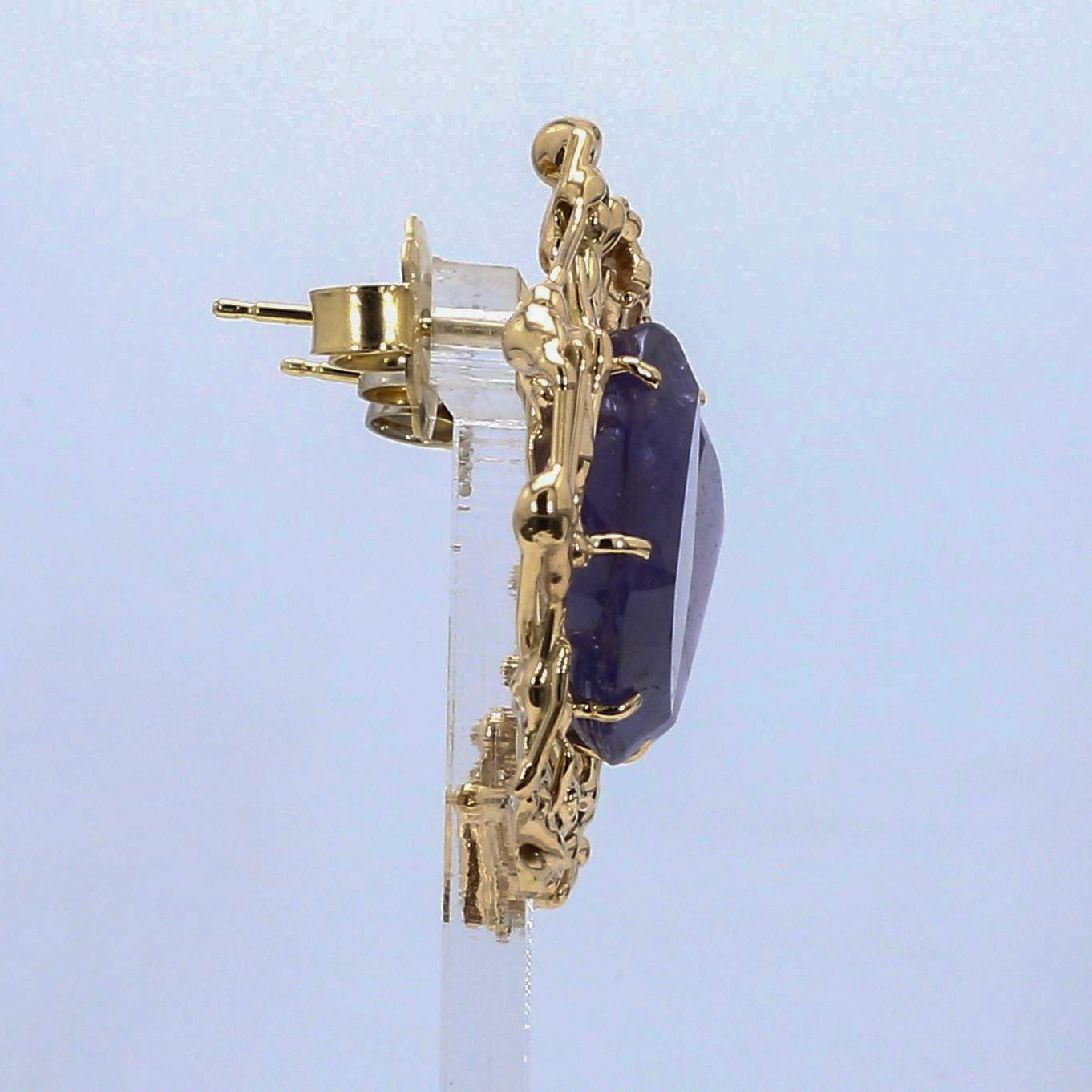 Laurenti bespoke tanzanite sculptural earrings set in hand-sculpted 18K yellow gold.